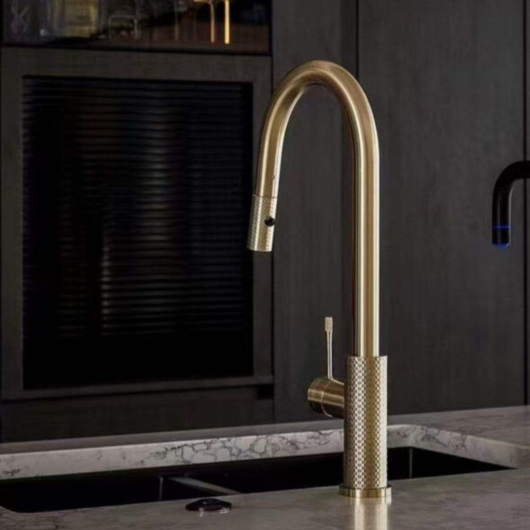 Keukenkraan Valencia – Uittrekbaar met sprayfunctie – Brushed gold